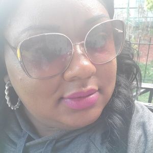 Meet your Posher, Janelle